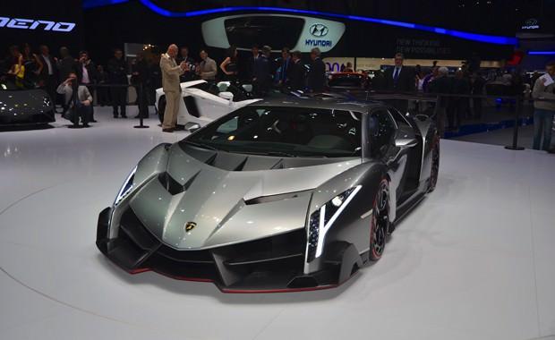 <p>Lamborghini Veneno 3,900,000 dolar</p>