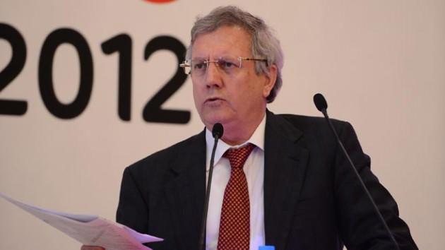 - Fenerbahçe Spor Kulübü Başkanı Aziz Yıldırım hakkında, ''sahte çürük raporu tanzim ederek, kendisi yerine yeğenini askeri hastanedeki heyetin huzuruna çıkarttığı'' iddiasıyla başlatılan soruşturmada savcılık, ''yetkisizlik'' kararı vererek dosyayı İzmir Cumhuriyet Başsavcılığı'na gönderdi.