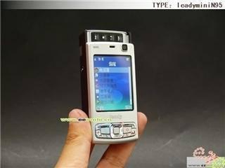 <p>LeayminiN95</p>

<p>Altın kaplamalı istemeyene mini N95, hem de "16000 bin renk ve 13 lacpixel kamera" ile! Tabi bunların ne demek olduğunu çözebilirseniz.</p>
