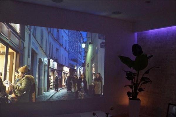 Sony ve Philips'ten yeni görüntü kaliteleriyle projeksiyon aletleri. 