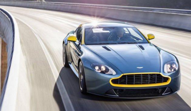 <p><strong>Aston Martin V8 Vantage N430</strong></p>
<p>İngilizlerin ünlü spor arabası Aston Martin, yeni modeliyle Cenevre'de boy gösterecek. V8 Vantage N430, 100 kilometre hıza 4.6 saniyede çıkabiliyor ve 305 kilometre hız yapabiliyor.</p>