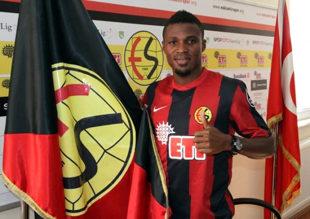 JERRY AKAMINKO (ESKİŞEHİRSPOR) 2008'de Orduspor'a gelen, geçen sezon ise Manisaspor'da forma giyen Ganalı milli stoper Jerry Akaminko, Eskişehirspor'a katıldı.
