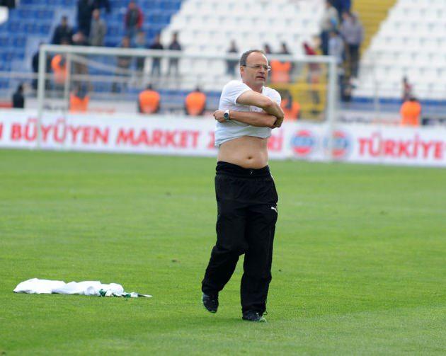 Bursaspor'un Kasımpaşa ile deplasmanda 1-1 berabere kaldığı maçın sonunda çok ilginç görüntüler yaşandı.