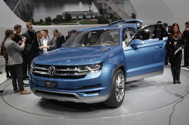 Volkswagen CrossBlue. 7 kişilik ve yaklaşık 5 metrelik SUV'un 2015 gibi üretime girmesi bekleniyor.