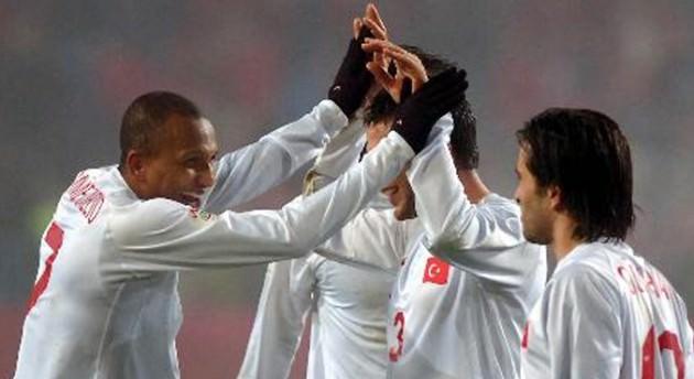 Norveç 1 - 2 Türkiye:  17 Kasım 2007.. 2008 Avrupa Şampiyonası'na katılma umutlarını son maça taşıması için Norveç'i mutlaka yenmek zorunda olan Türkiye, geriye düştüğü maçı Emre Belözoğlu ve Nihat Kahveci'nin golleriyle kazanarak unutulmaz bir zafer elde etmişti.. 