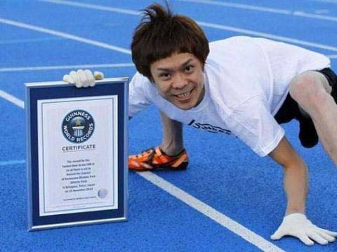 <p><strong>En ilginç rekorlar</strong><br />
<br />
Kenichi Ito 4 ´ayak´ üstünde en hızlı adam. 100 metreyi 17.47´de koşuyor</p>
