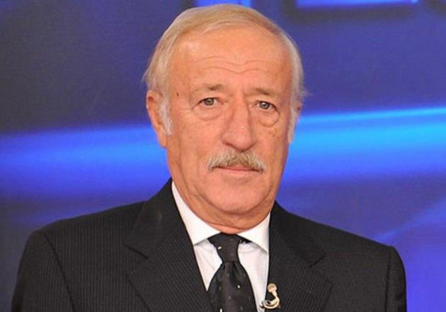 <p>ZİYA ŞENGÜL: "Baba, ama Noel Baba gibi her lafa giriyorsun!.." (Ahmet Çakar'a)</p>