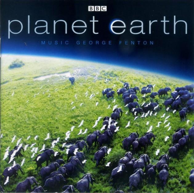 1- Planet Earth: BBC yapımı bir doğa belgeseli dizisidir. İlk kez 2006 yılında BBC'de yayınlanan ve 11 bölümden oluşan diziyi David Attenborough seslendirmiştir. Belgesel, Türkiye'de ise 29 Eylül 2006 tarihinde itibaren NTV kanalında Levent Dönmez'in seslendirmesiyle izleyiciyle buluştu.