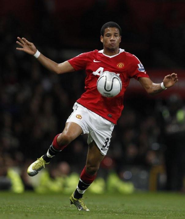 <p><strong>BEBE</strong><br /><br />Tiago Manuel Dias Correia kısa adıyla Bebe... Manchester United'da forma şansı bulamayan genç yıldız 2011 yazında Beşiktaş'a kiralandı. Bebe, milli takımının Slovakya U21 takımıyla oynadığı maçta dizinden sakatlandı ve nerdeyse tüm sezon Beşiktaş formasından uzak kaldı. Tekrar döndüğü Manchester United'da da tutunamayan genç futbolcu 2012'den bu yana kiralık olarak Rio Ave forması giyiyor.</p>