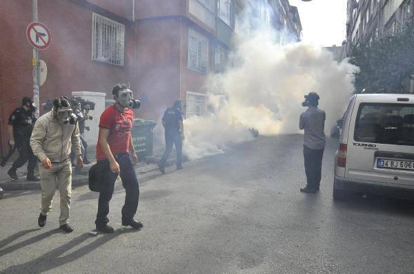 Cezaevlerindeki açlık grevine dikkat çekmek amacıyla İstanbul Aksaray'da gösteri yapmak isteyen gruba polis müdahale etti.