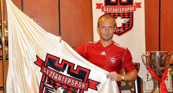 <p>Daniel Larsson<br />
<br />
Eski takımı (Gaziantepspor) Yeni takımı (Akhisar Belediye) bedelsiz</p>
