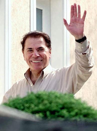 <p><strong>Silvio Santos</strong> <br />1.3 milyar dolar</p>