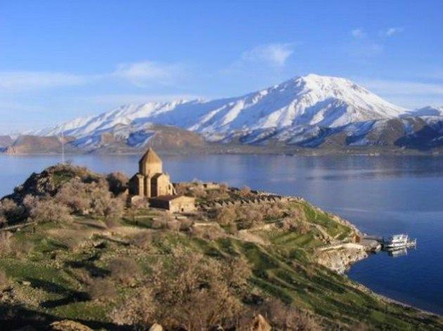 <p>VAN</p>
<p> </p>
<p>577 bin seçmeni bulunan Van'da 600 denek üzerinde araştırma yapıldı. Deneklerin yüzde 47'si AK Parti'ye, yüzde 44'ü ise BDP'ye oy verdi.</p>