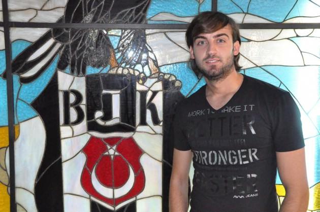 Berat Çetinkaya (BJK) Sabit ücret 200.000 TL - 30.000 TL - Maç başı: 6.250 TL - 187.500 TL - 28.125 TL - Toplam : 387.500 TL - 58.125 TL