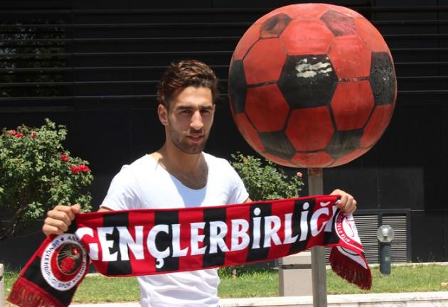 JIMMY DURMAZ (GENÇLERBİRLİĞİ) Türk asıllı İsveçli orta saha oyuncusu Jimmy Durmaz, Gençlerbirliği'nde oynayacak.