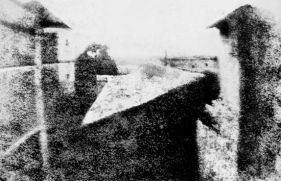 <p>1826′da Fransız Joseph Nicephore Niepce odasından çektiği doğa fotoğrafı… Kaynak: Dünyanın ilk fotoğraf çekimleri fotoğraf tarihi fotoğraf belgeseli</p>