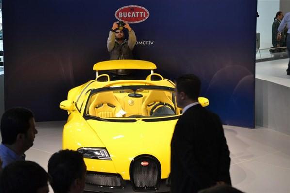 Fuarın en pahalı otomobili Bugatti Veyron