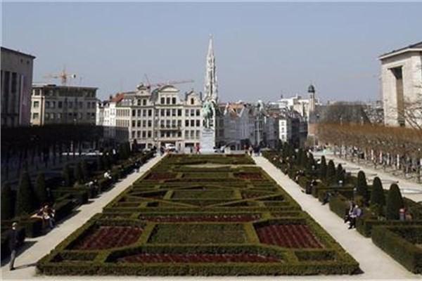 <p>10-Belçika Ülkenin milli geliri 484 milyar dolar. Borcun milli gelire oranı yüzde 99.</p>