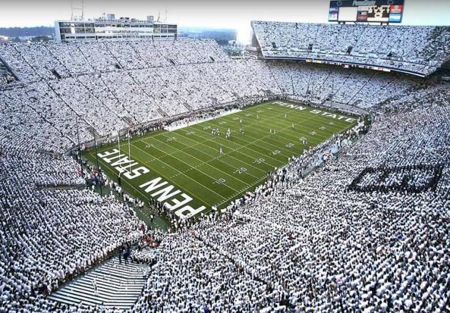 PENN STATE 8 Eylül 2007 Pen State'e "Beyaz Saray" ünvanını kazandıran tribünlerde 110 bin 78 kişinin yer aldığı The Nittany Lions - Notre Dame Fighting Irish Ameriken Futbolu maçından bir fotoğraf...