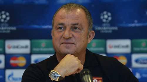 <p>1- Fatih Terim Fatih Terim'i Euro 2008'de yakaladığı başarılardan hatırlayacaksınız. Türk Milli Takımı'nı yarı finale taşıyan Terim o kadar renkli bir kişilikti ki kameralar onu çok seviyor, sürekli onu çekiyordu. World Soccer Dergisi'nin 2008'deki "En İyi Teknik Direktörler sıralamasında 7. sıraya yerleştirdiği Terim'in kariyerinde Fiorentina ve AC Milan gibi takımlar da bulunuyor.</p>