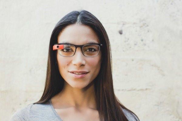 <p><strong>Google Glass</strong><br />
Google, Glass ürününü teknoloji severler arasında moda haline getirmeye çalışsa da, kimse sokakta Google Glass takarken görülmek istemiyor. Google Glass bilgisayar teknolojisinin geleceğine ışık tutsa da, bu ürünü kullanmak sokakta çok fazla istenmeyen ilgiye neden oluyor.</p>
