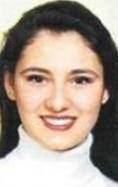 Pınar Altuğ liseyi Saint Benoit Fransız Lisesi'nde okudu. İstanbul Üniversitesi Siyasal Bilgiler Fakültesi İşletme bölümüne girdi. 1994 yılında Miss Turkey seçildi ve üniversite eğitimini bıraktı