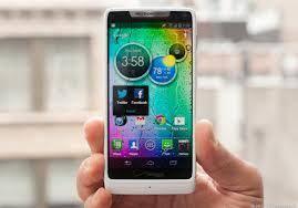 Motorola Droid Razr M Droid Razr M modeli, 122.5 mm x 60.9 mm x 8.3 mm ebatlarında ve yaklaşık 126 gram ağırlığında dizayna sahip.