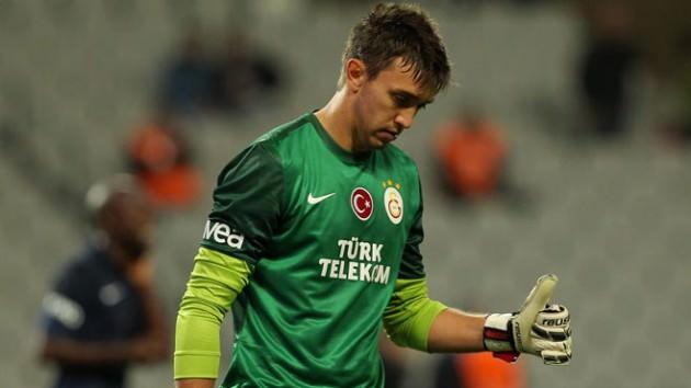 - Galatasaray kalecisi Fernando Muslera, Spor Toto Süper Lig'de normal sezonda 90 dakika forma giydiği 32 maçın 16'sında kalesini gole kapatarak takımın efsane kalecileri Taffarel ile Mondragon'un başarılarını yakaladı.