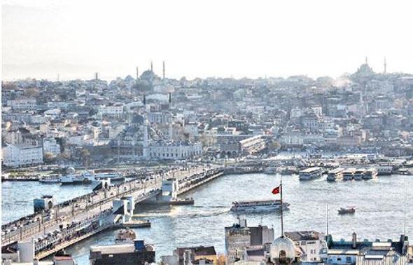 <p><strong>İSTANBUL</strong><br />Kadir Topbaş(AK Parti)<br />Mustafa Sarıg&uuml;l (CHP) Rasim Acar (MHP)<br />S&uuml;reyya &Ouml;nder-Pınar Aydınlar (HDP)</p>