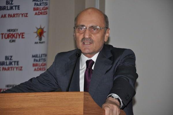<p>Çevre ve Şehircilik Bakanı Erdoğan Bayraktar - Trabzonspor</p>