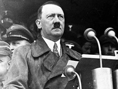 Hitler’in intihar kararını, Mussolini’nin düştüğü durumdan korkarak verdiği belirtiliyor.