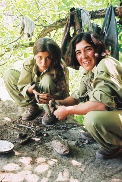 Teröristlerin üzerinden çıkan fotoğraflar o sefil hayatın bir göstergesi....