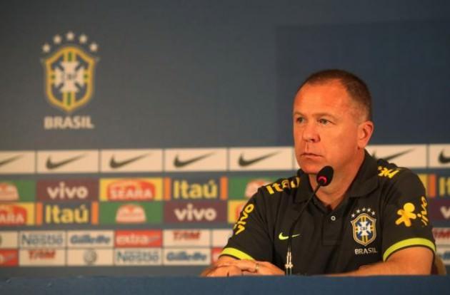 <p>MANO MENEZES</p>