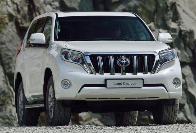 <p>TOYOTA: Yılın ilk yarısında yenilenecek Land Cruiser Prado satışa çıkıyor. BMW imzalı 1.6 lt D4-D dizel motora sahip Verso ve Auris Touring Sport da, markanın Türkiye’de satışa çıkaracağı yenilikler arasında.</p>