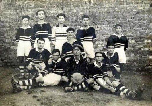 <p>Tatavla Heraklis Spor Kulübü futbolcuları (Kurtuluş SK)</p>