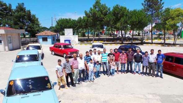 Haftasonları kentin değişik yerlerinde etkinlik düzenleyen ’Murat 124 tutkunları’ ilgi çekmeye başladı. Dernek Başkanı Erkan Bayram amaçlarının ’Murat 124’ otomobillerini onarıp orjinalliğini korumak olduğunu belirterek, şöyle dedi: