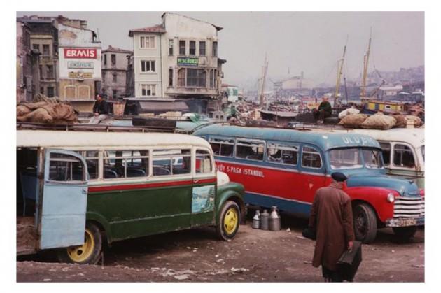 <p>Indiana Üniversitesi, Charles W. Cushman fotoğraf koleksiyonundan eski İstanbul fotoğrafları çıktı. Günümüze kıyasla daha tenha görülen İstanbul'un bu fotoğrafları 1965 yılında çekilmiş.</p>