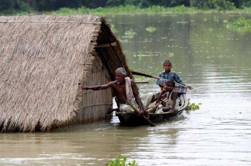 Hindistan'ın Uttarakhand eyaletinde meydana gelen ve yaklaşık dört haftadır devam eden sel felaketinde mahsur kalanları kurtarmak için son zamanların en büyük kurtarma operasyonu gerçekleştirildi.