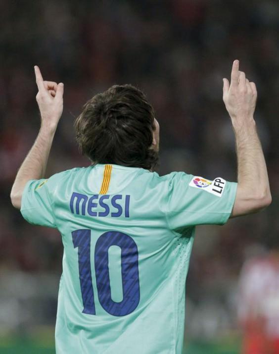 24 KASIM 2010 - Barcelona formasıyla çıktığı resmi maçlardaki 150. golünü attı.