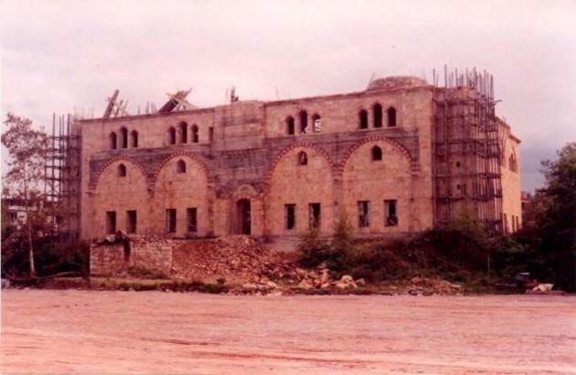 Kendine hayran bıraktıran cami