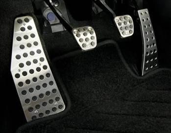 <p>Ayağınızı gaz pedalından her çektiğinizde motorun frenlemesine ve güç kaybına neden olur, bu da aracınızın sürekli sıfırdan güç üretmesine sebep olan ve yakıt tüketimi artıran bir tutumdur.</p>