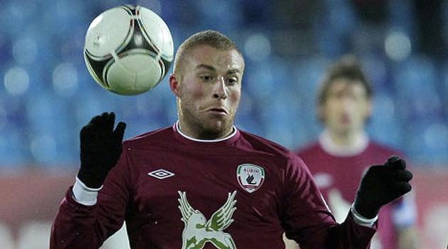 <p><strong>BEŞİKTAŞ G&Ouml;KHAN'I BİTİRİYOR</strong><br />Siyah-beyazlılar, Rubin Kazan ile G&ouml;khan T&ouml;re'nin bonservisi konusunda anlaşmaya vardı. 21 yaşındaki forvetin &ouml;n&uuml;m&uuml;zdeki g&uuml;nlerde İstanbul'a gelerek Beşiktaş'a masaya oturacağı vurgulandı. (FOTOMA&Ccedil;)</p>