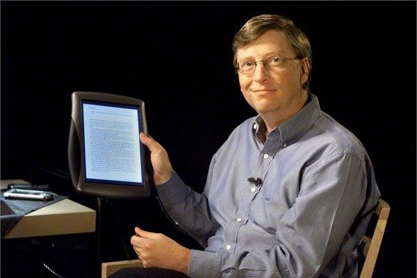 <p><strong>Tablet PC</strong><br />Microsoft'un kurucusu Bill Gates, Kasım 2000'de prototip bir tablet PC'yi tanıttı. Ancak zamanının çok ilerisinde olan bu tasarım hayata geçemedi. Tabletlerin yaygın olarak kullanılması 2010 yılında Apple iPad'in tanıtılmasıyla başladı.</p>