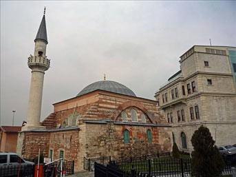 Ah Çelebi Camii Ahi Çelebi Camii Fatih ilçesinin Eminönü semtindeki bir camidir. İstanbul Ticaret Üniversitesinin arkasında, Yoğurtçular sokağındadır.