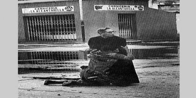 <p><strong>1962 Héctor Rondón</strong><br />Lovera Venezuella Sniper tarafından vurulan bir asker son anlarında papaza tutunuyor.</p>
