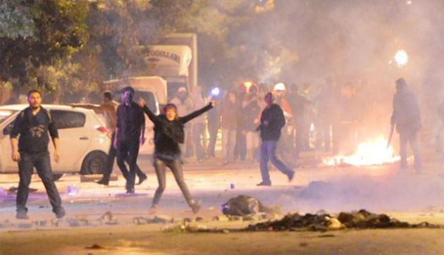 <p>Ara sokaktan taş atma yollarda kaybolursun, meydanlarda görürsem sonra pişman olursun.</p>