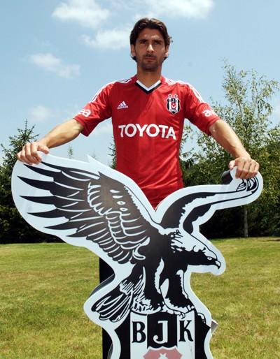 JULIEN ESCUDE (BEŞİKTAŞ) Sevilla'dan tanıdığımız Fransız oyuncu Julien Escude, yeni sezonda Beşiktaş forması giyecek.
