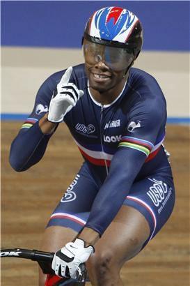 GREGORY BAUGE Pist bisikletinin yıldızlarından birisi Fransız sporcu. 2008 Pekin Olimpiyatları’nda takım sprintte gümüş almıştı. Avustralya’nın Melbourne kentinde düzenlenen son Dünya Şampiyonası’nda Bauge, sprintte altın, takım sprintte gümüş elde etti. Londra’da ev sahibi Briyanyalılar’a karşı Bauge altın arayacak.