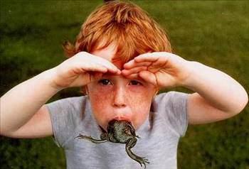 <p>5- Pika: Yemek Olmayan Maddeleri Yeme Dürtüsü Pika tanısı konulan insanların toprak, kağıt, yapıştırıcı ve kil gibi yenilemeyen maddeleri yemeye inanılmaz dürtüleri vardır. Bunun mineral eksikliğiyle ilişkili olduğuna inanılmasına rağmen, sağlık uzmanları gerçek bir neden ve çözüm bulamamışlardır.</p>