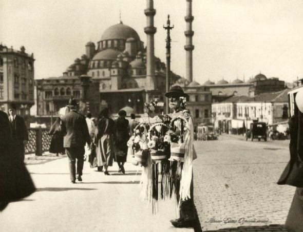 Zaro Ağa... 1777'den 1934'e dek süren koca bir ömür... Bugüne dek yapılan araştırmalar, en uzun yaşayan insanın tam 157 yıllık bir ömür sürdüğünü gösteriyor.